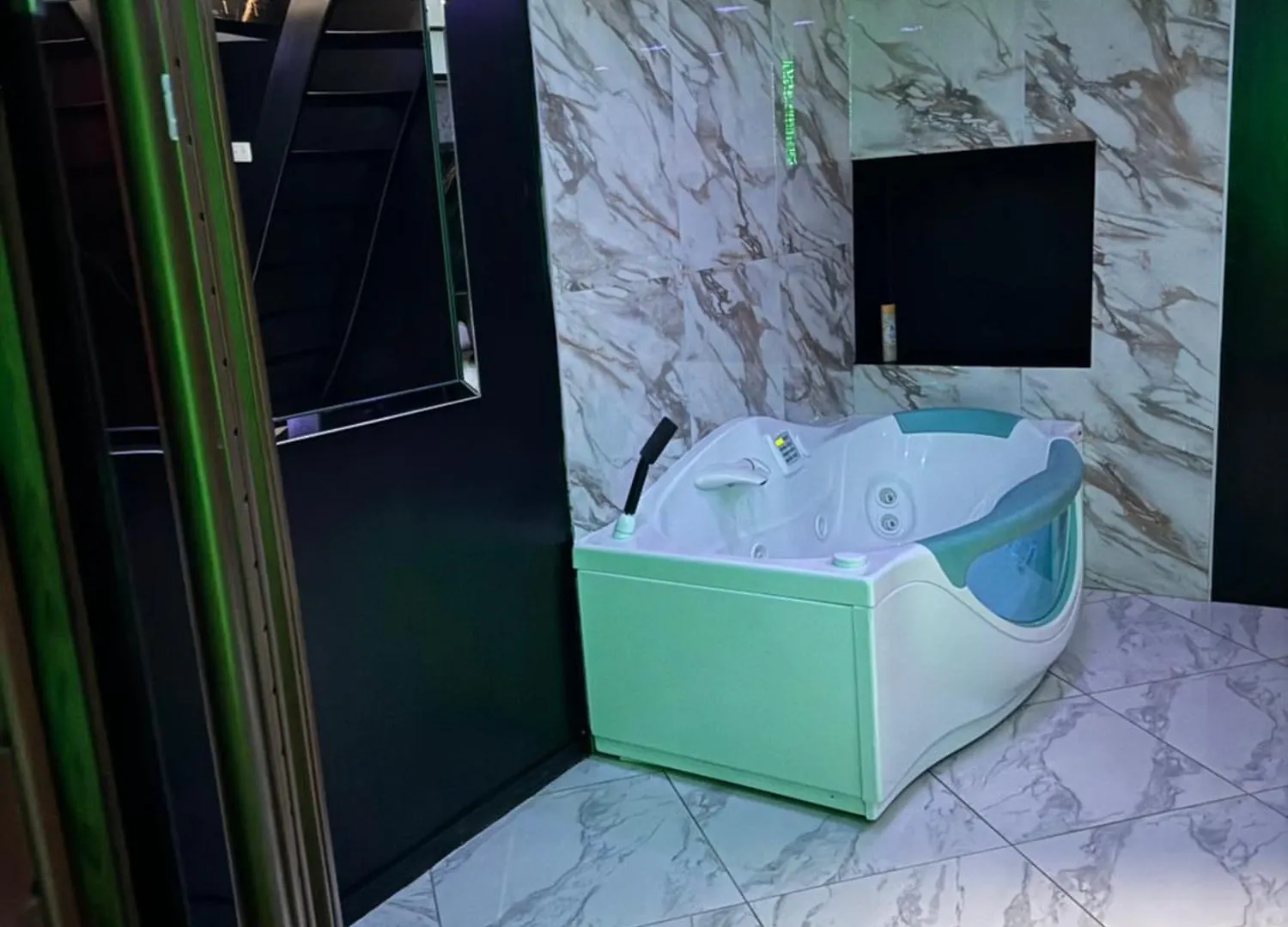 Maison Appartement Triplex Avec Jacuzzi Et Sauna Saint-Etienne  Saint-Etienne (Loire)